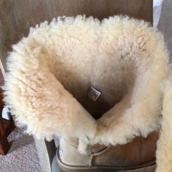 Ugg Boots. Bailey Button Triplet style. Size 6 - Picture 7 of 11